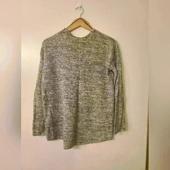H&M Women's Sweater - Picture 2 of 3